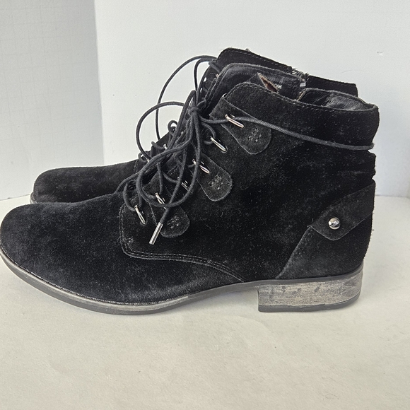 Earth Black Lace-Up Suede Leather Boots - Picture 5 of 14